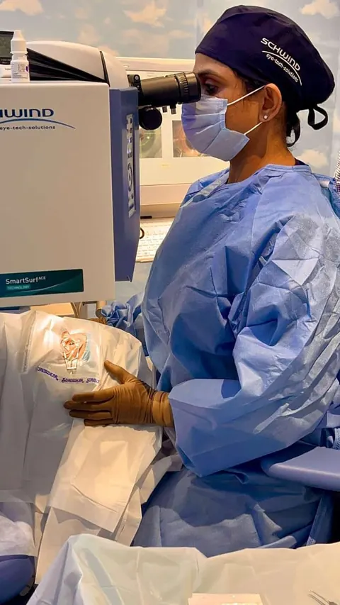 Dr. Anchal Gupta at the excimer laser during refractive surgery